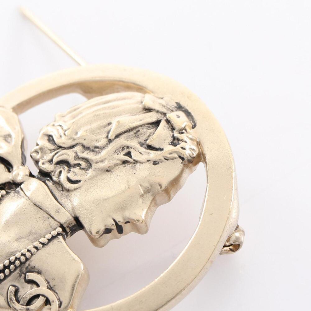 CHANEL Gold Logo Brooch - Picture 4 of 5